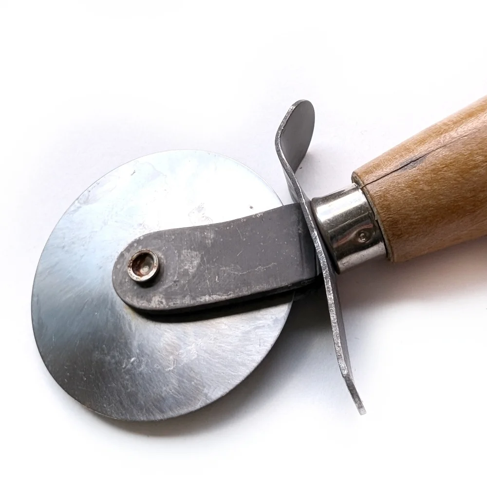 PIZZA Wheel Cutter Vintage Stainless Allied Metalworks Wooden Rolling Slicer